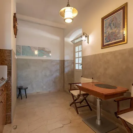 Πανσιόν Duks Dvori 3*